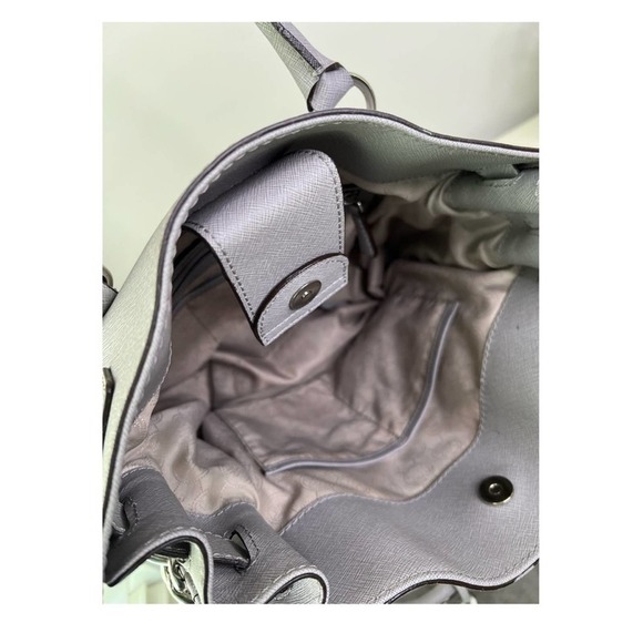 29-Michael Kors pearl gray handbag - Picture 6 of 15